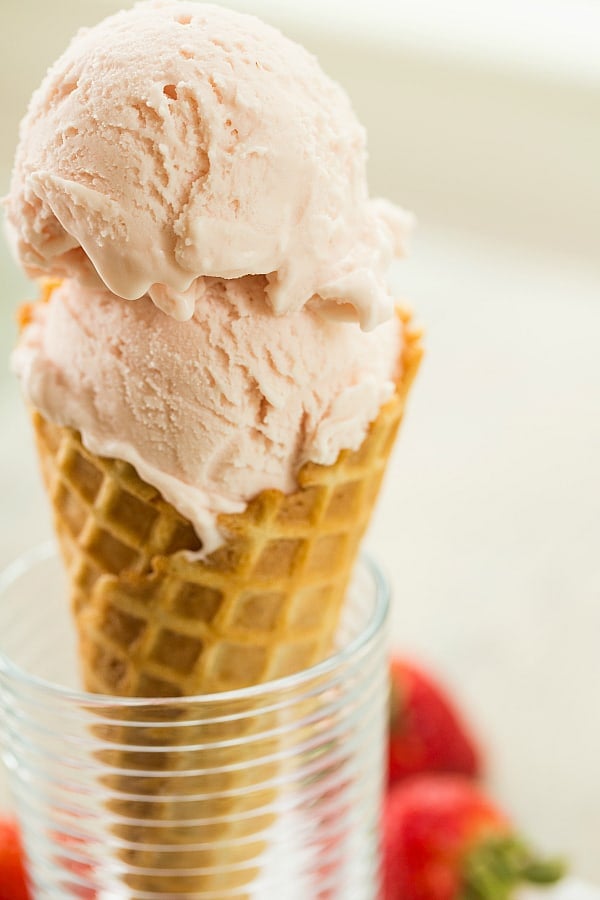 roasted-strawberry-buttermilk-ice-cream-10-600