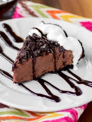 Creamy frozen nutella pie slice on a plate.