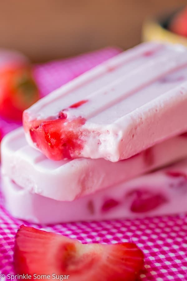 Strawberry Cheesecake Popsicles - Sprinkle Some Sugar