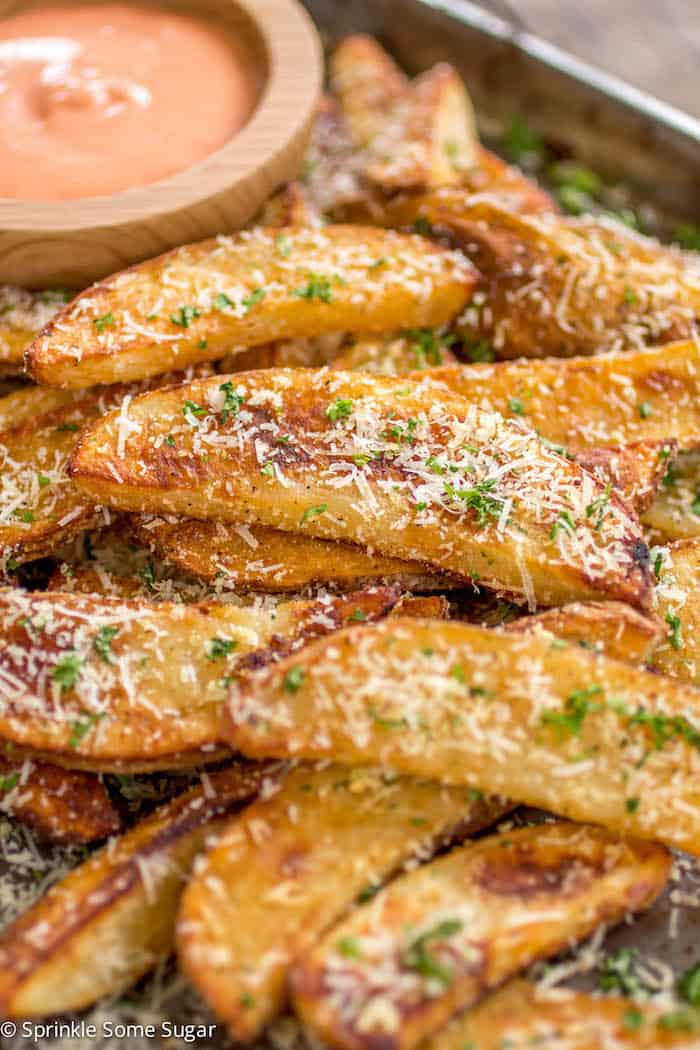 Crispy Potato Wedges - Perfectly spiced potato wedges that are perfectly crispy on the outside and tender on the inside.