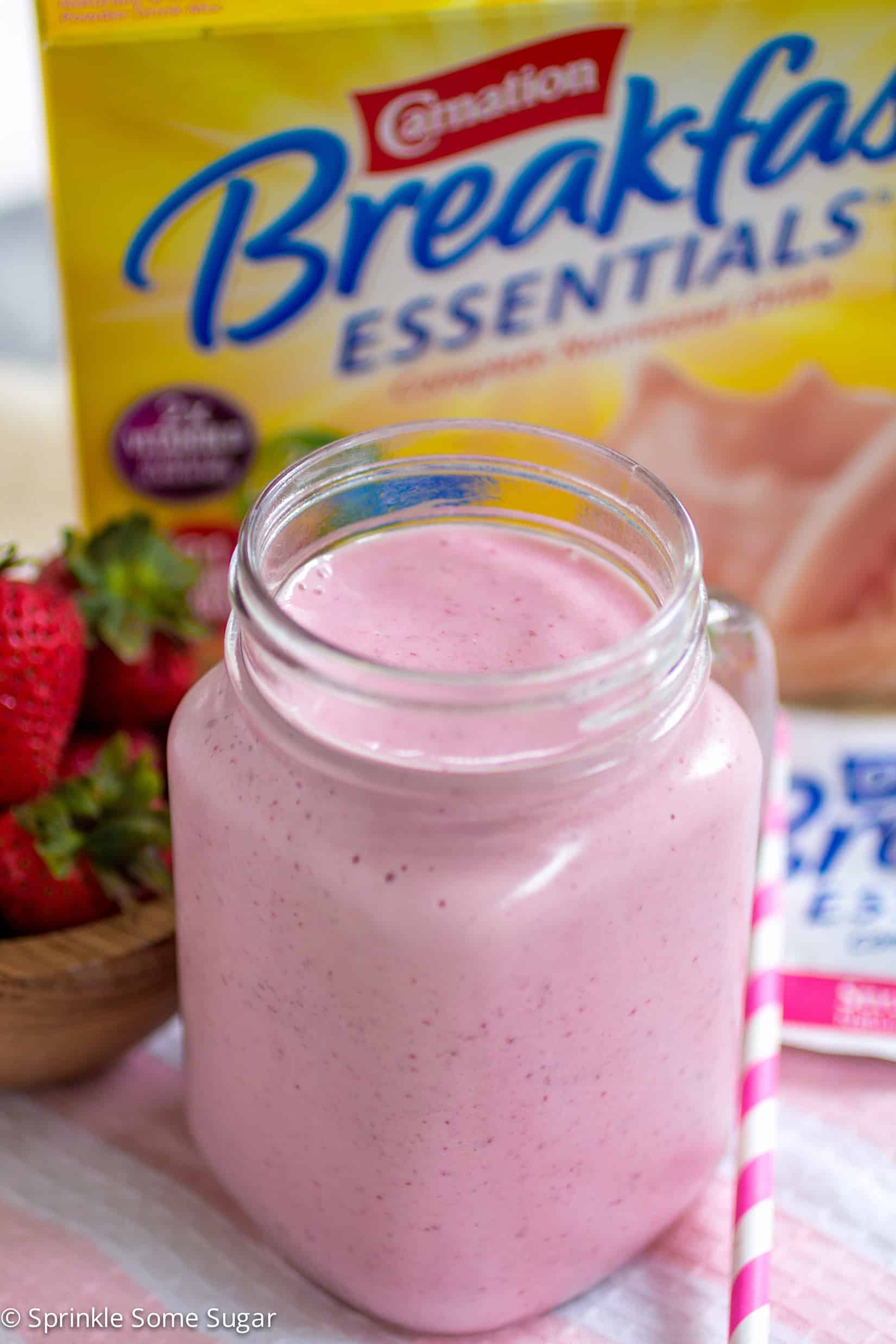 Strawberry Cheesecake Smoothie - Creamy and flavorful strawberry cheesecake smoothie packed with the nutrients needed to start your day off right!