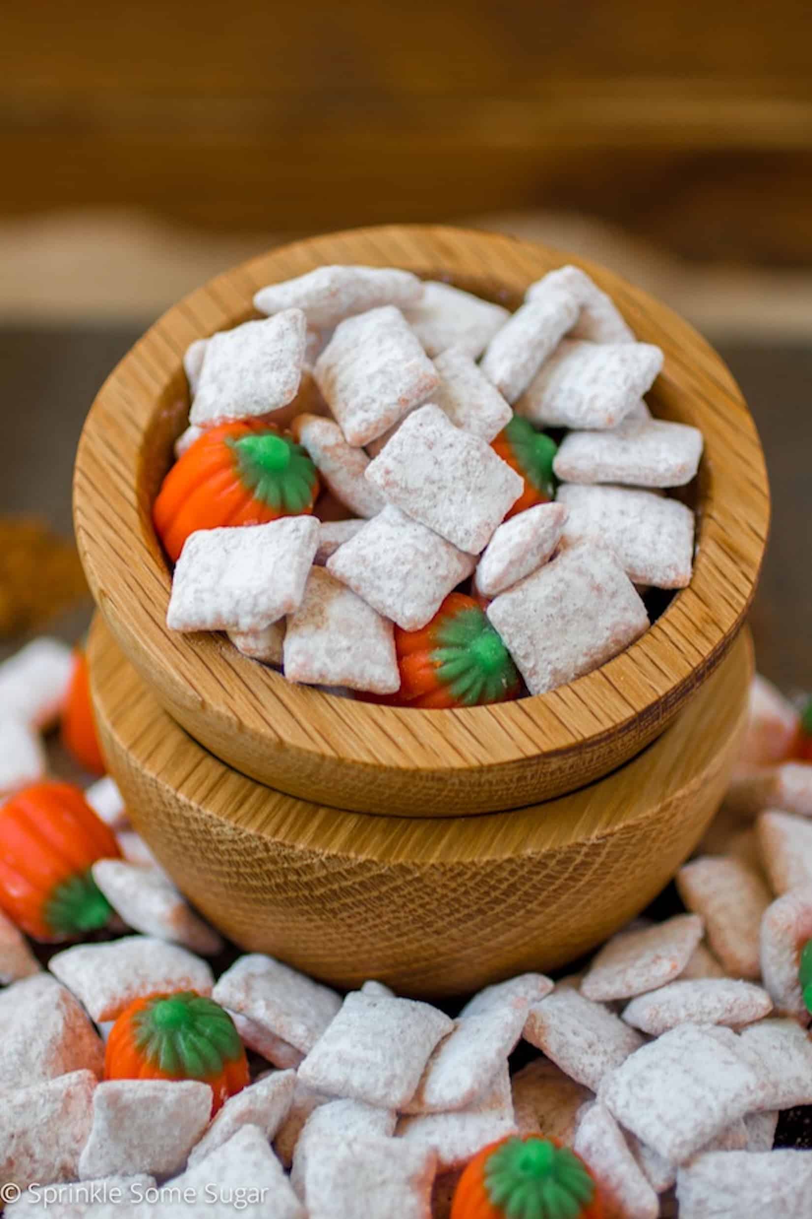 pumpkin spice muddy buddies - A deliciously spiced, super easy treat that is perfect for parties!