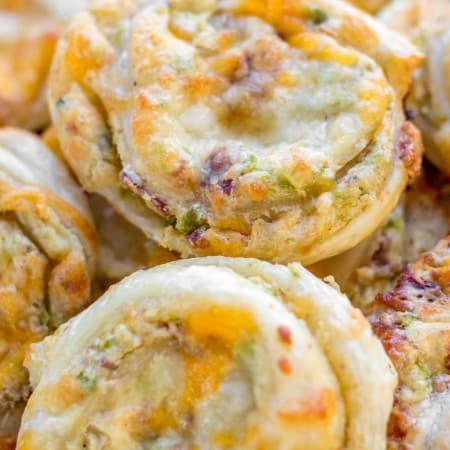 Cheesy Jalapenño Popper Pinwheels - These cheesy jalapeño popper pinwheels incorporate everything you love about a traditional jalapeño popper, all wrapped up in sweet puff pastry dough!