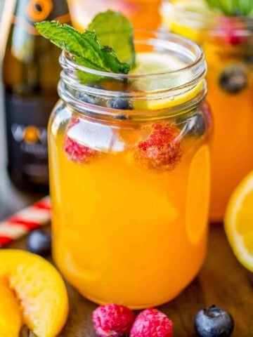 Lemon Peach Prosecco Punch - A crisp and refreshing lemon peach prosecco punch!