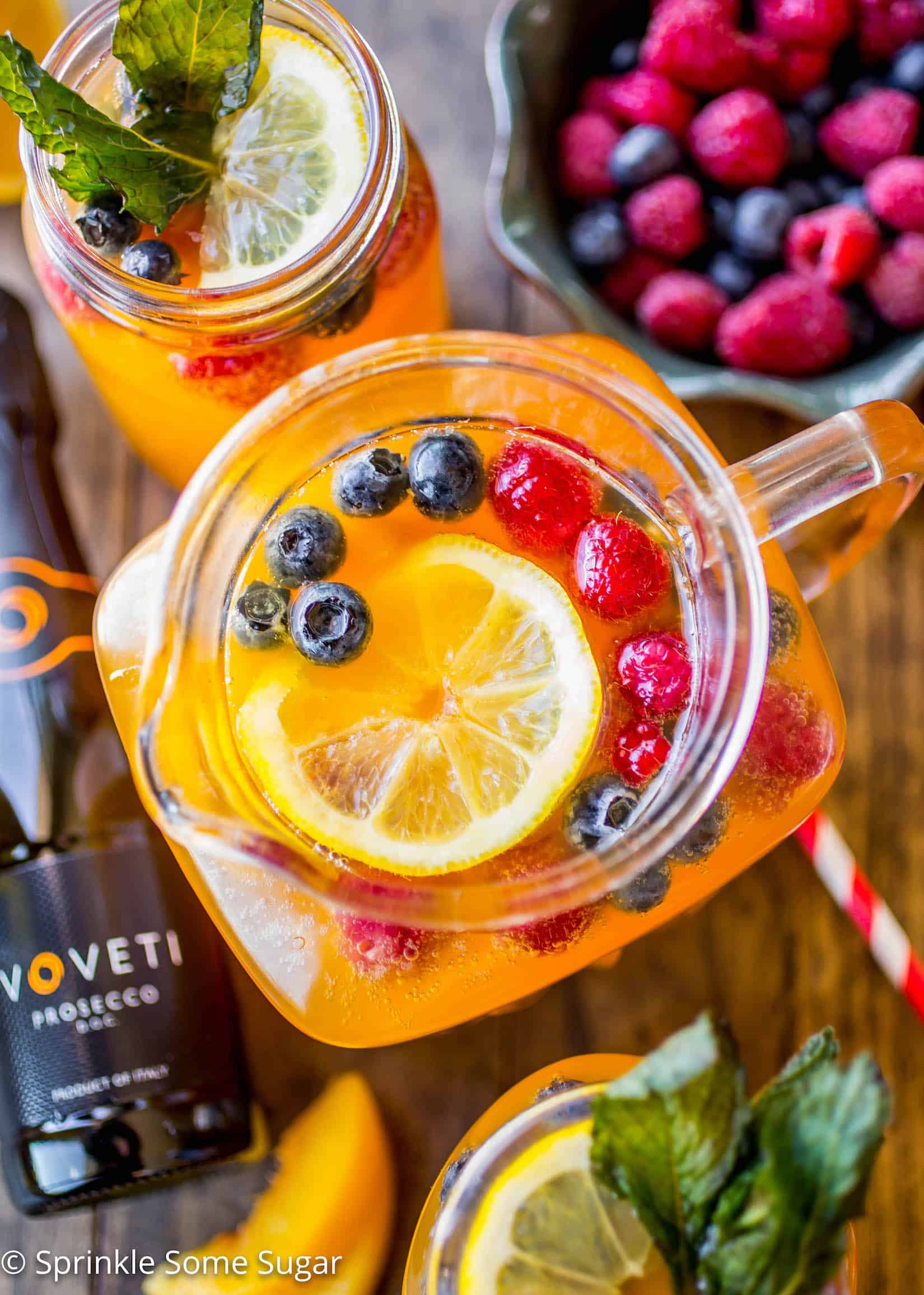 Lemon Peach Prosecco Punch - A crisp and refreshing lemon peach prosecco punch!