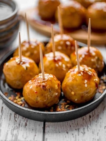 Kung Pao Chicken Meatballs - Extremely flavorful asian chicken meatballs are covered in a spicy kung pao sauce!