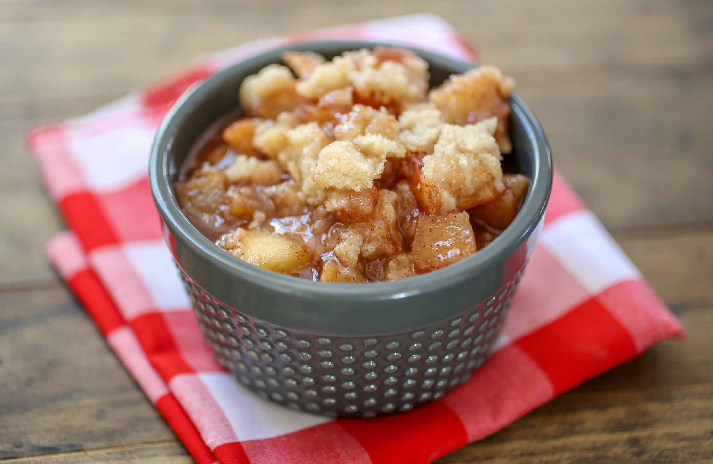 Maple Apple Crisp - An easy apple crisp with the addition of maple syrup to add a delicious layer of flavor!